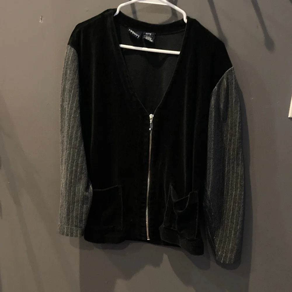 Liz Sports petite small cute unique black with  striped velvet zip up jacket GUC